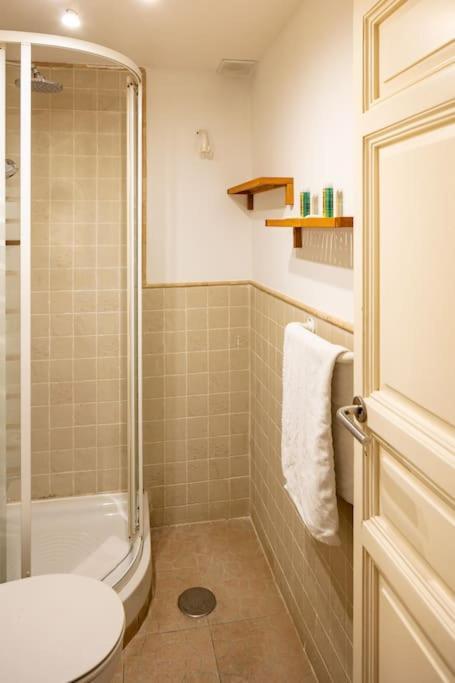 Beautiful Apartment In Malasana For 3 Pax - Ferrer มาดริด ภายนอก รูปภาพ