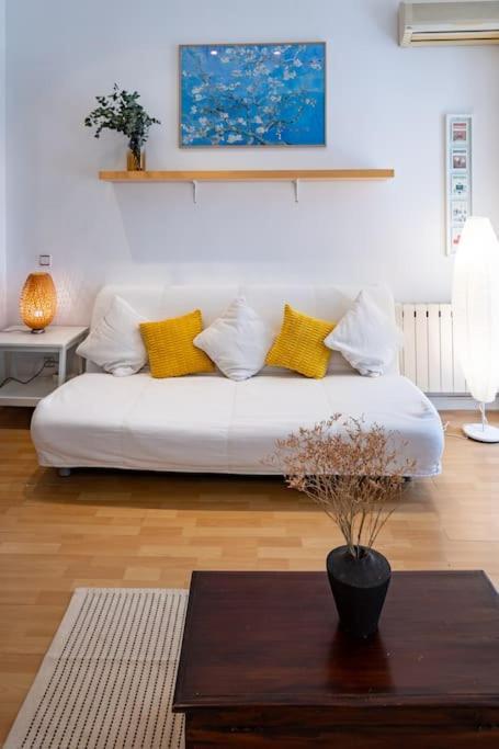 Beautiful Apartment In Malasana For 3 Pax - Ferrer มาดริด ภายนอก รูปภาพ