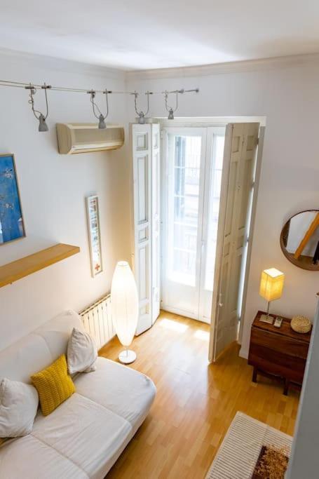 Beautiful Apartment In Malasana For 3 Pax - Ferrer มาดริด ภายนอก รูปภาพ