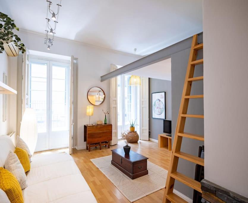Beautiful Apartment In Malasana For 3 Pax - Ferrer มาดริด ภายนอก รูปภาพ